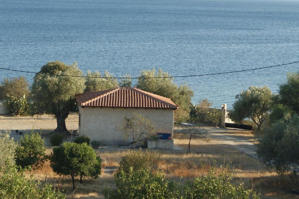 House By The Sea At Skaloma, Loutraki Βίλα Λίμνη Βουλιαγμάνης Εξωτερικό φωτογραφία